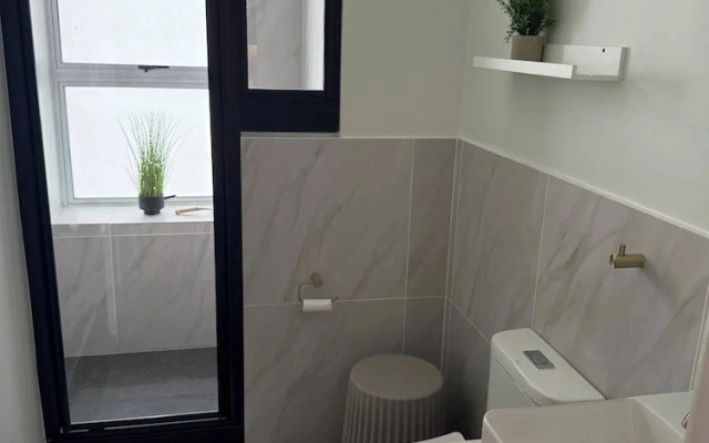106 The Valour Modern Suite