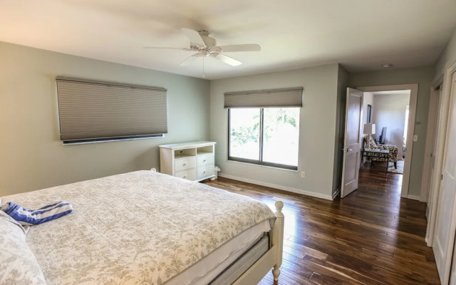 205 Bayview Ave. - M
