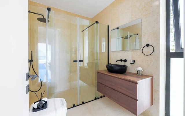 MITO Seaview by Serbellas
