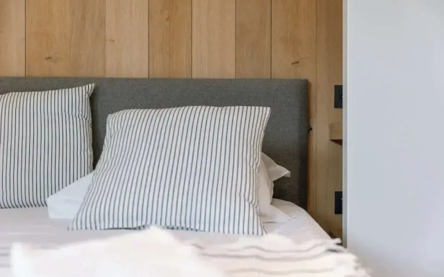 Charming Chic Stay With Garden Views Parking