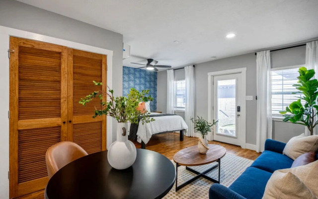 Urban Studio Retreat Near Downtown Houston