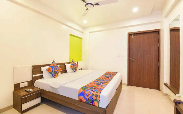 Fabhotel The Upper Room