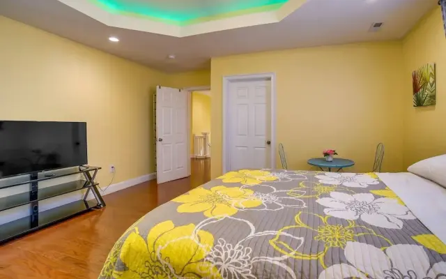 Inviting Connellsville Getaway w/ Deck!