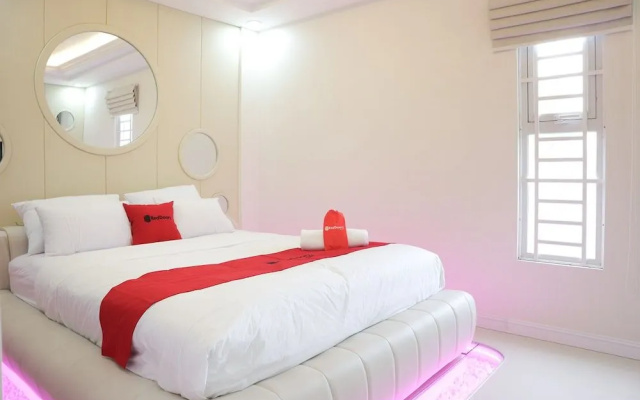 RedDoorz Premium @ Nguyen Thai Son Street