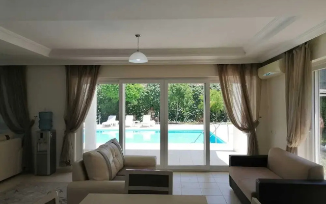 Crown Villa 2