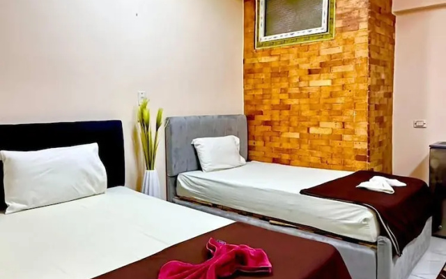 Pyramids Holiday Inn