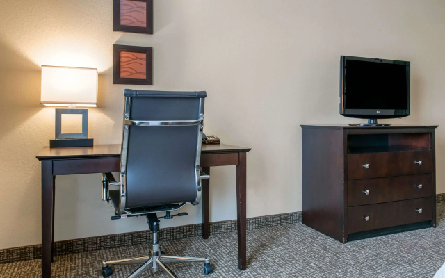 Comfort Inn & Suites Porter near Indiana Dunes