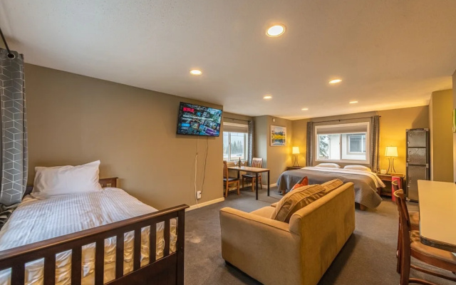 Banff Boundary Lodge Mountainview Studio