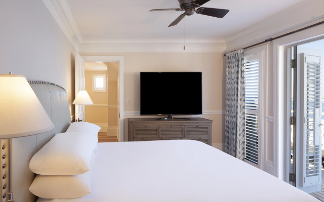 Pier House Resort & Spa
