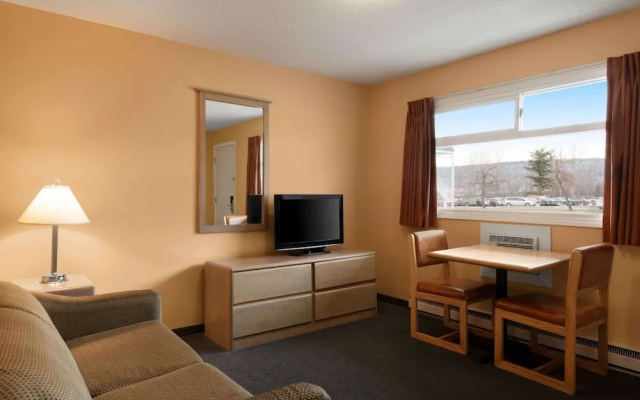 Travelodge Quesnel BC