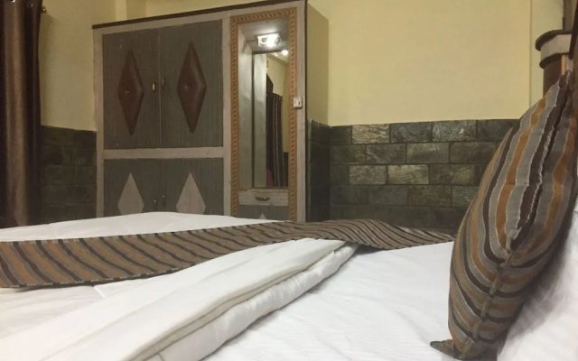 OYO 82578 Hotel Giridhar