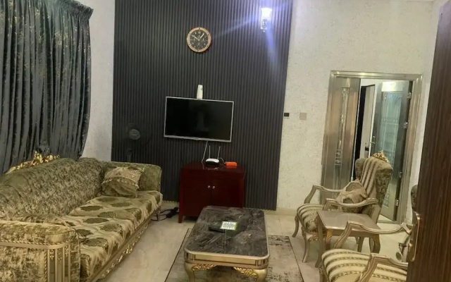 Ellex Sleeves Apartment