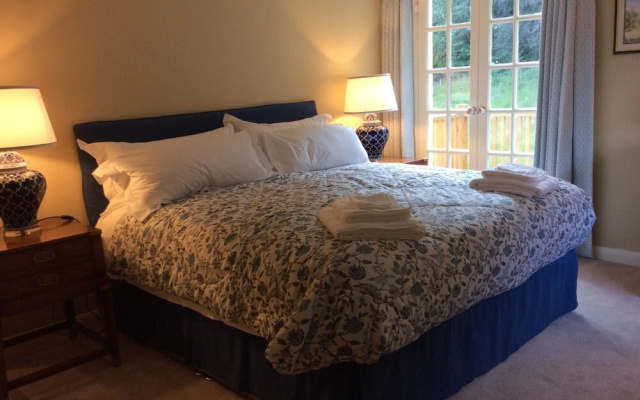 4-bedroom Riverside House With Garden Near Denbigh