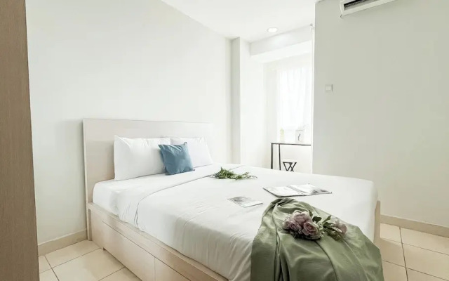 Chic And Sleek Studio At Apartment Cinere Bellevue