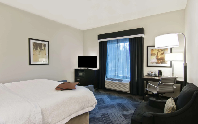 Hampton Inn & Suites Bellevue Downtown-Seattle