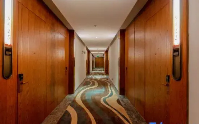 James Joyce Coffetel Hotel (Jinan Gangcheng District Yinzuo Mall)