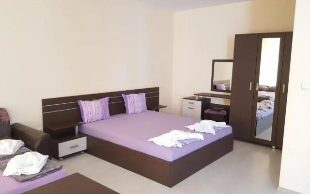 Rose Garden Omax Hotel Apartments