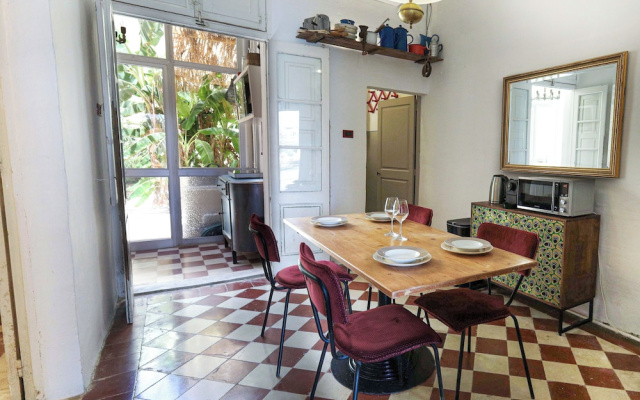 Classic 1BR Seafront Townhouse & Garden