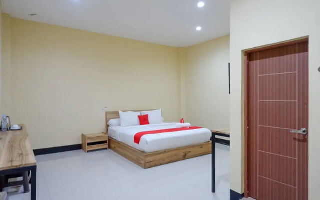 RedDoorz @ G Hotel Luwuk