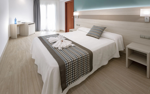 Отель 4R Miramar Calafell