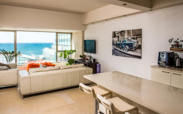 One of a Kind Gordon Beach Front 2BR Apt