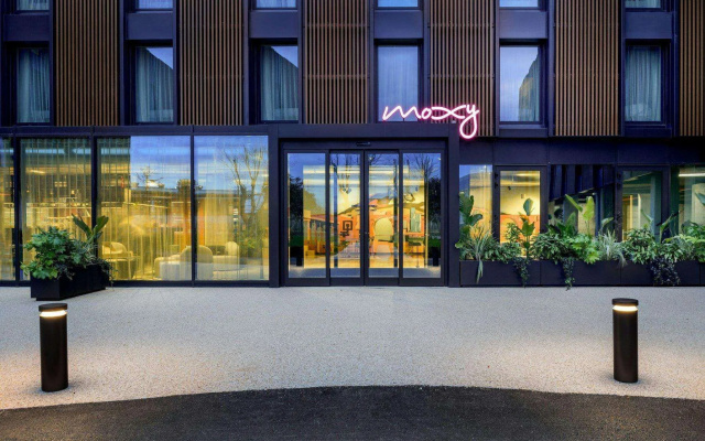 Moxy Pompeii