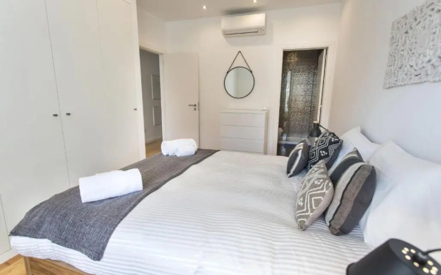 LovelyStay - Cais Apartment River View