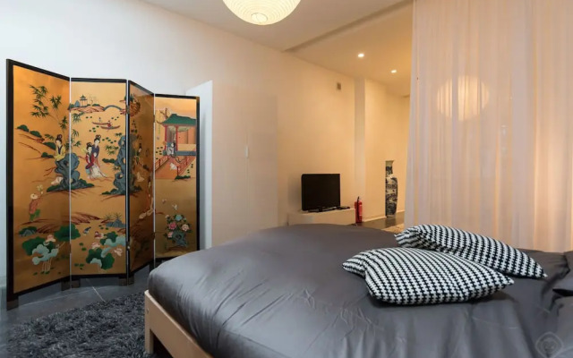 White Room Apartment