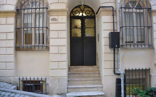 Отель Kumbaraci Suites Taksim вид на фасад
