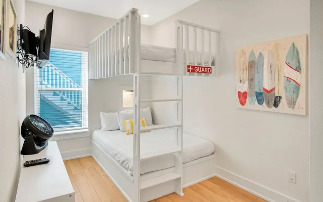 The White House by Silver Sands Vacation Rentals