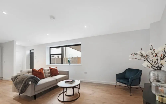 Guest Ready - Oak Crescent City House, London, E14