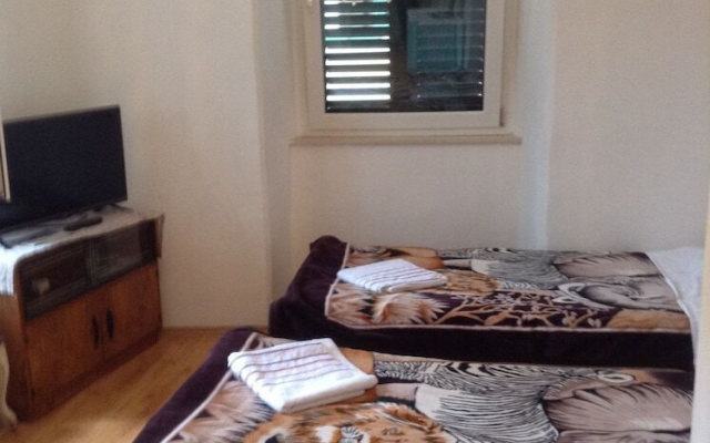 Kulusic (Private Accommodation)