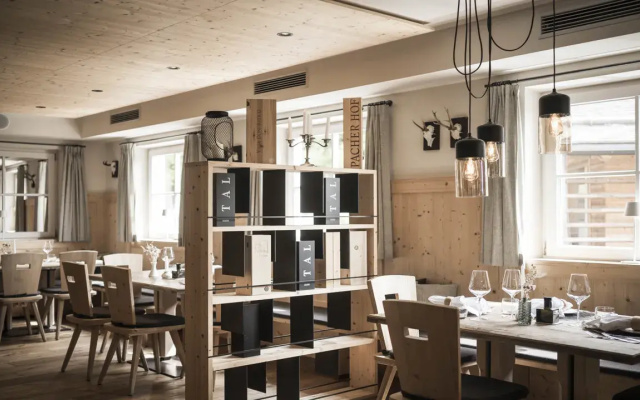 Presulis Hideaway Apartments & Restaurant