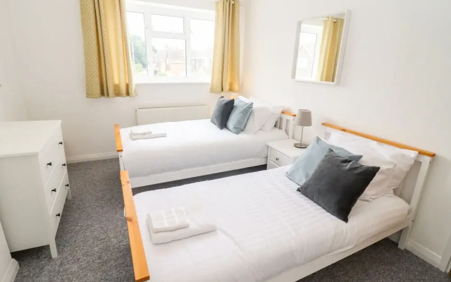 17 Sands Close