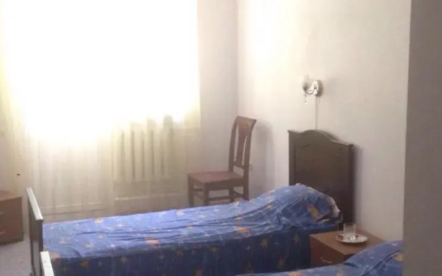 На Ленинградском Переулке 8