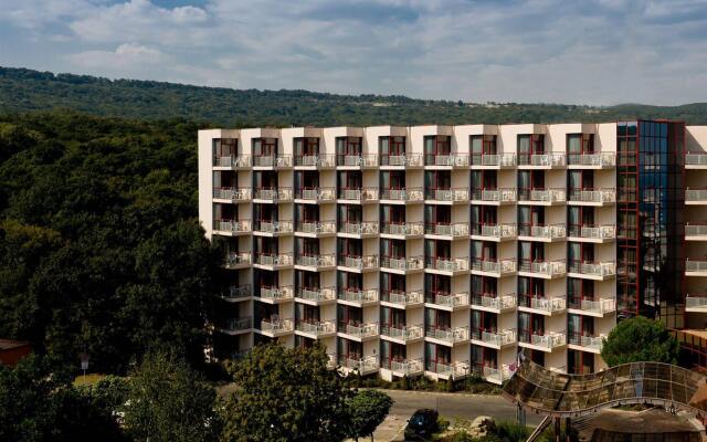 Отель Helios Spa - All Inclusive Болгария, Золотые пески - 1 отзыв об отеле, цены и фото номеров - забронировать отель Helios Spa - All Inclusive онлайн вид на фасад