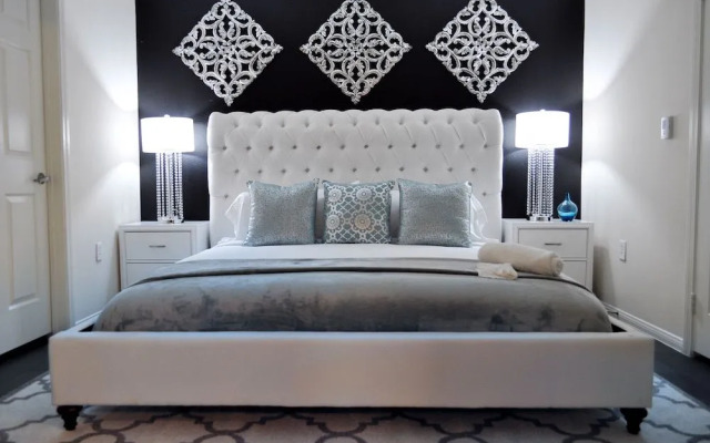 VIP Hollywood LA 5BD Walk of Fame Suite