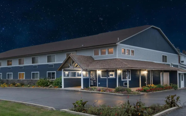 Northwoods Inn & Suites