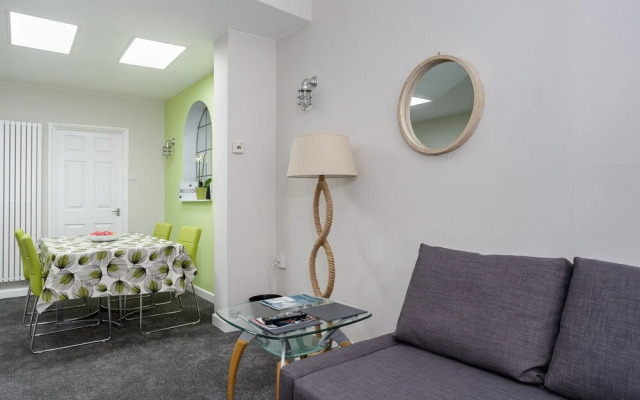 Upper Strand Apartment