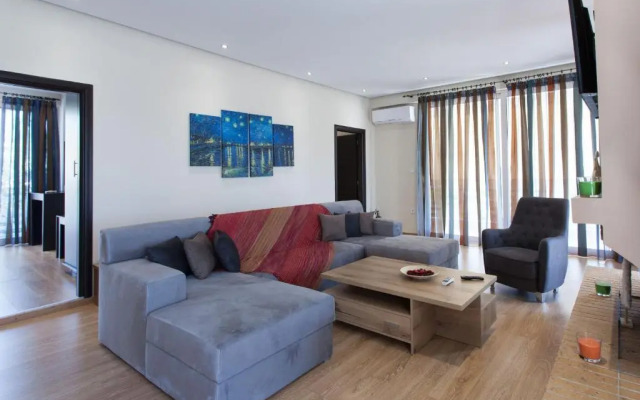 Luxurious 3-bdrm Seaside Retreat in Glyfada Fully Renovated