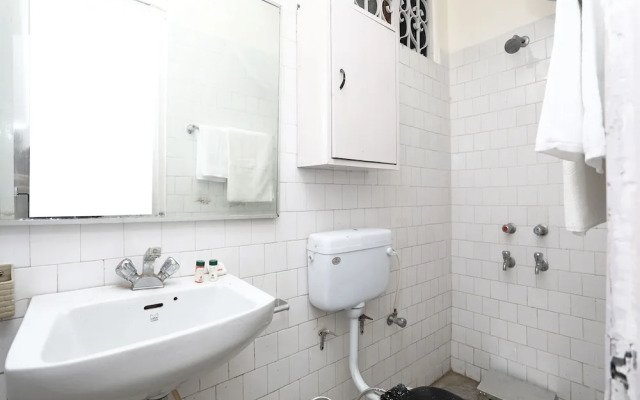 OYO 13269 Home Cozy 1RK Near Library Chowk