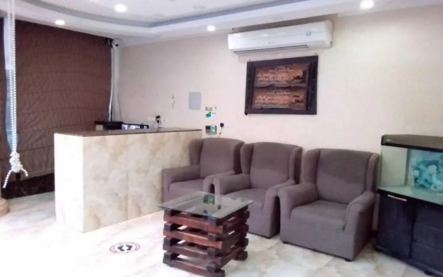 OYO 640 Home Furnished 3-Bedroom Apartment