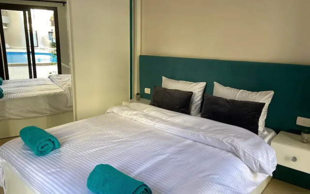 Chic Stylish Spacious Apt Poolside, Smarttv & Wifi