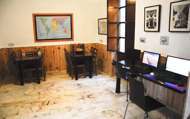 Triana Backpackers
