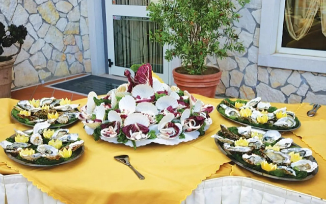 Yellow Park Hotel