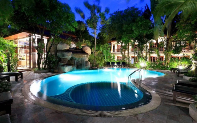 Meet Holiday Hotel