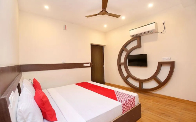 OYO 19716 Hotel Shanay