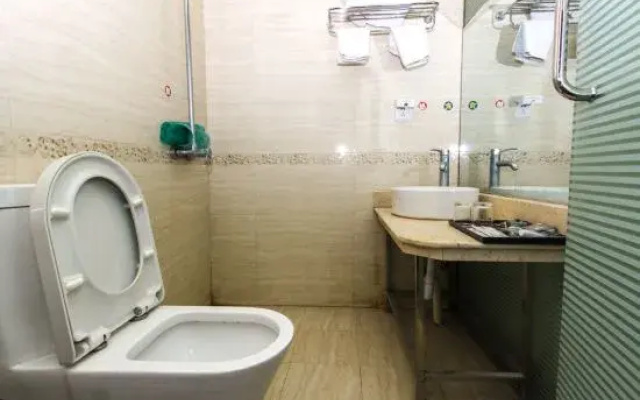 Linquan Hongdu Hotel