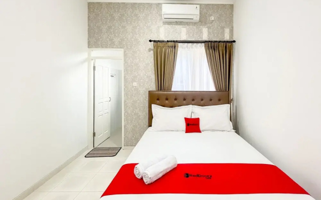RedDoorz @ Griya Martha Sumber Solo