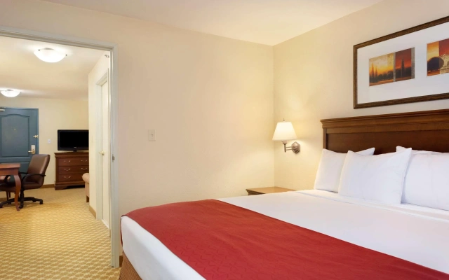 Country Inn & Suites by Radisson, Nevada, MO